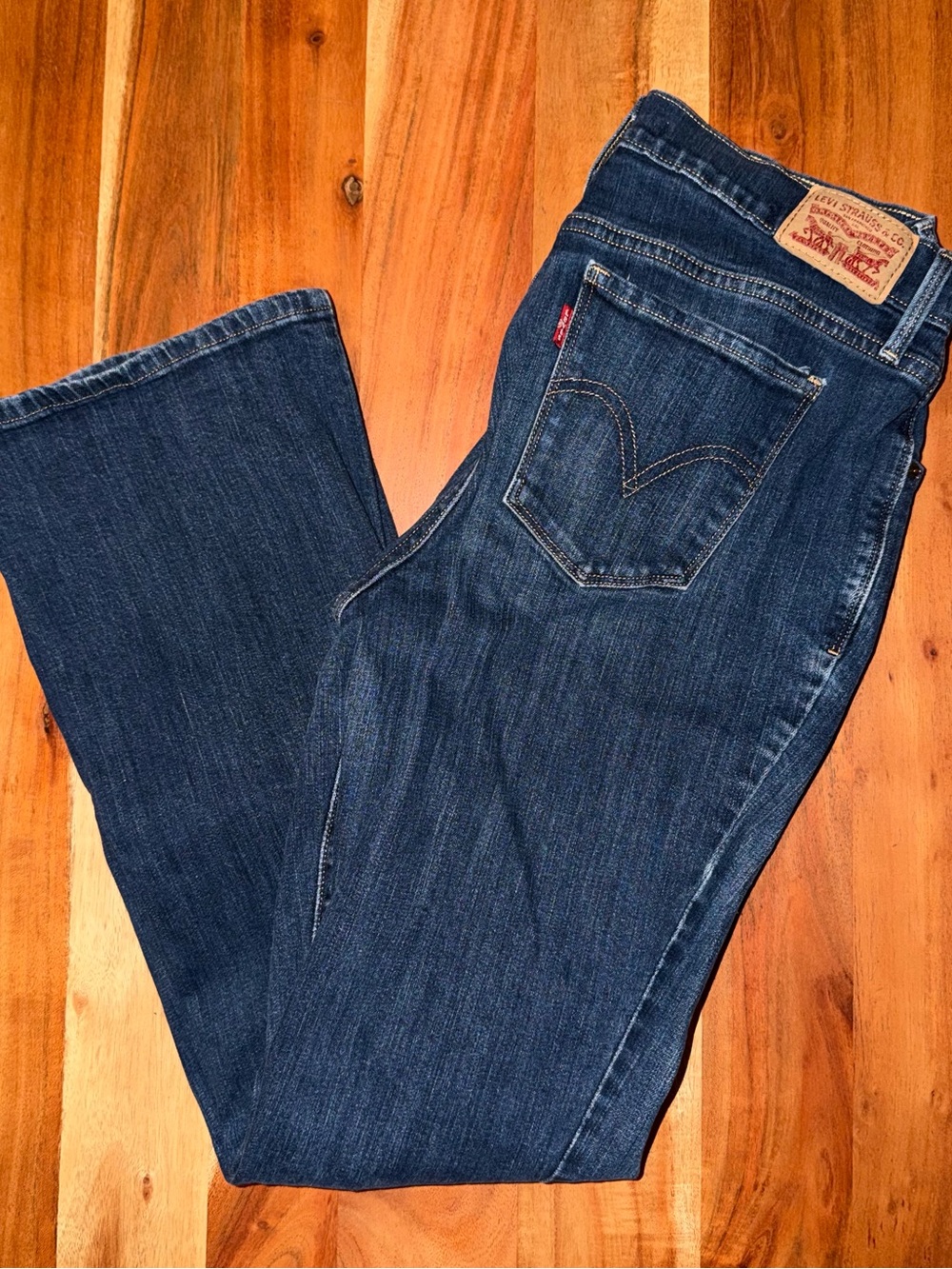 Levi's Women's Dark Blue 515 Boot-Cut Jeans size 10. #525